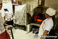 Four à Pizza traditionnel - Pizzeria hut - Patong Beach