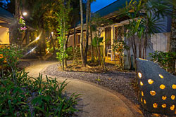 Bangtao Kanita house walkway - Phuket