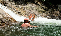 Chute d'eau au camp aventure de Phang Nga